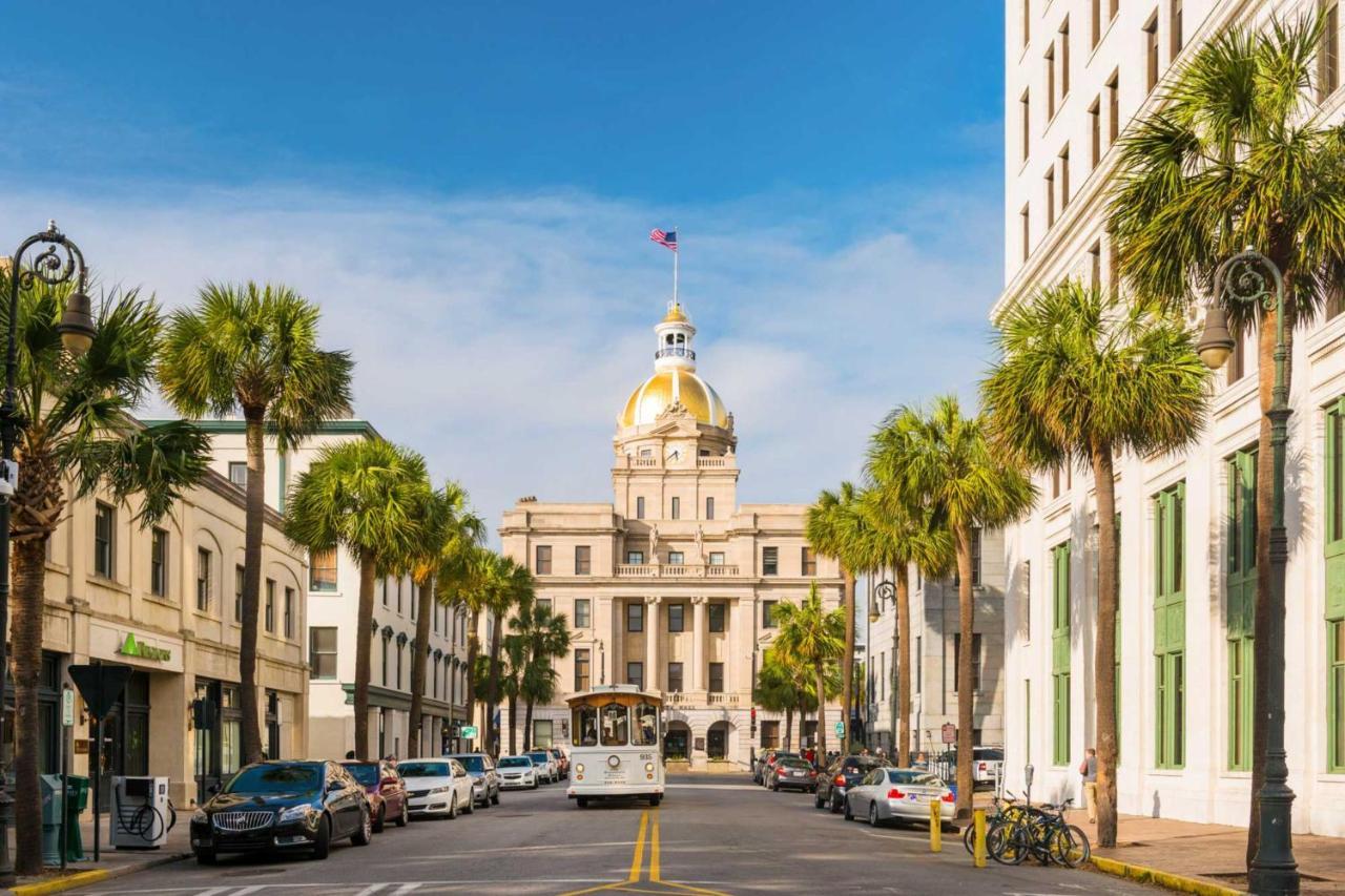 Historic Downtown Patio Retreat Villa Savannah Exterior photo