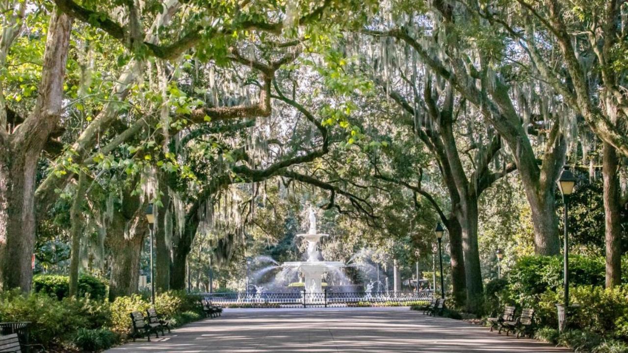 Historic Downtown Patio Retreat Villa Savannah Exterior photo